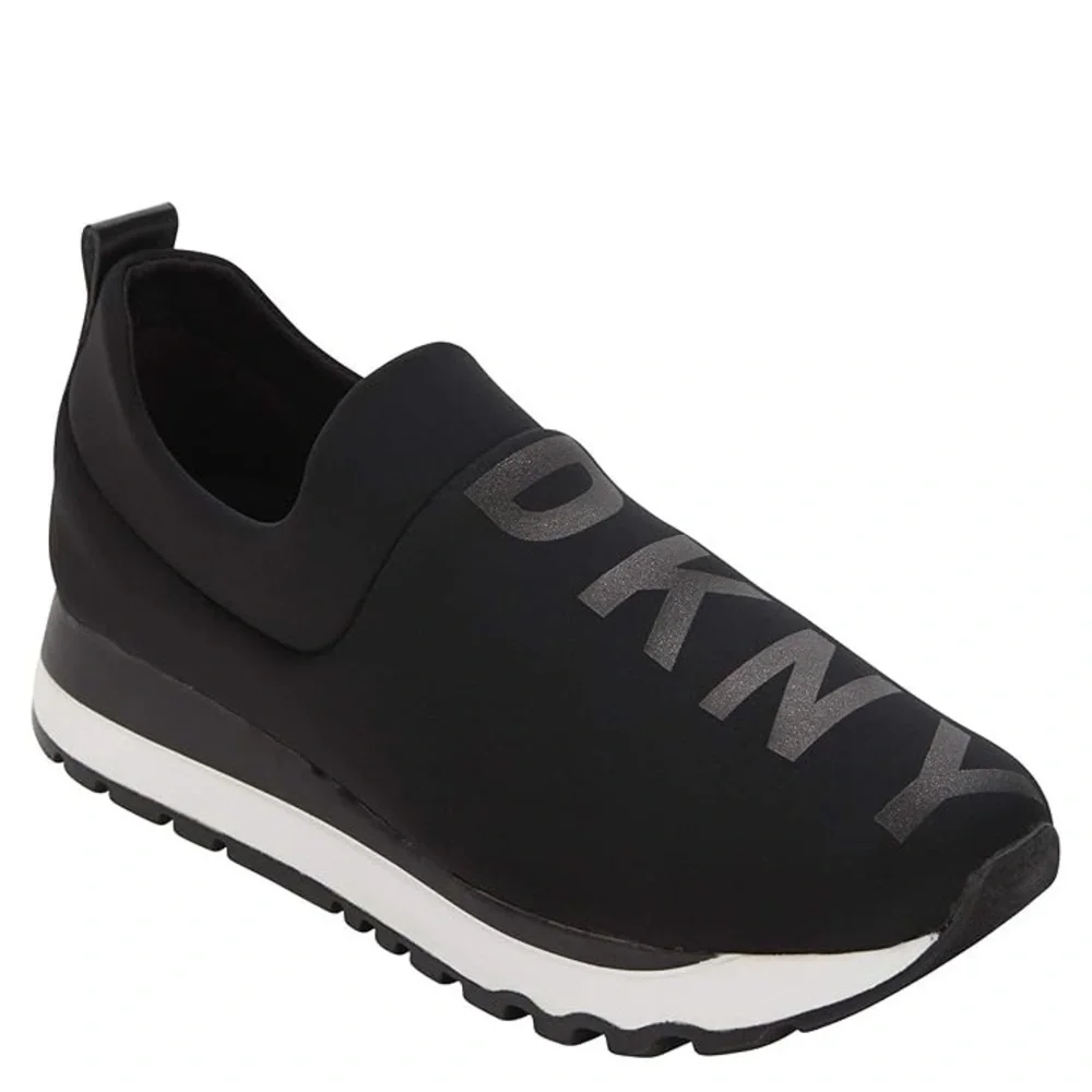 DKNY SLIP ON JOGGER SNEAKER - BLACK SIZE 9.5 (NEW WITH TAGS)